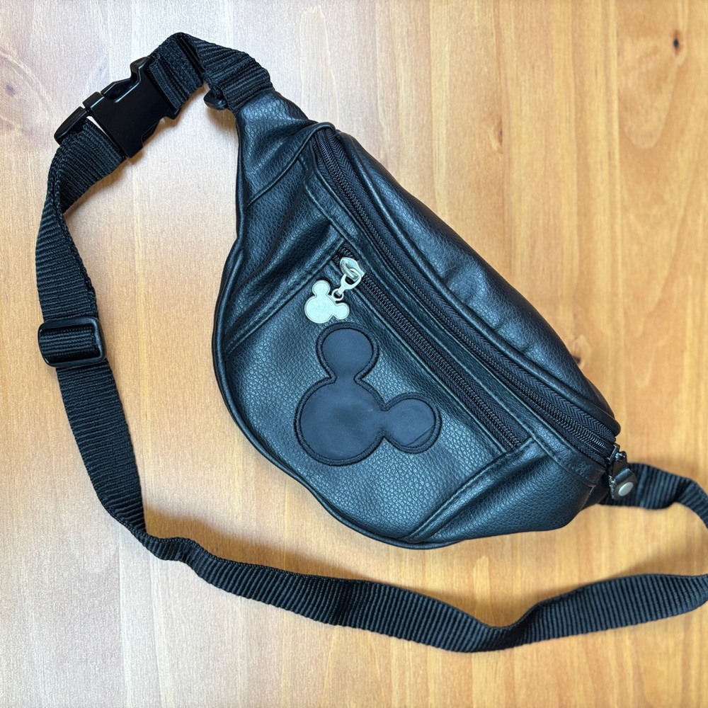 Vintage Walt Disney World Black Faux Leather Mickey Mouse Crossbody Bag